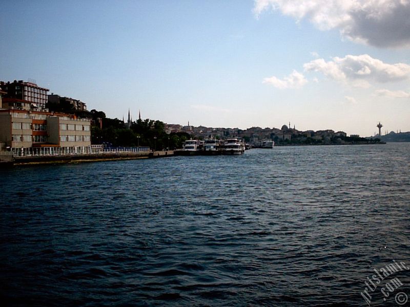 Denizden �sk�dar iskelesi ve sahil.

