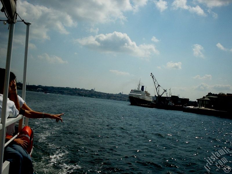 Denizden F�nd�kl�-Kabata� sahili ve ufukta Sarayburnu`na do�ru bak��.
