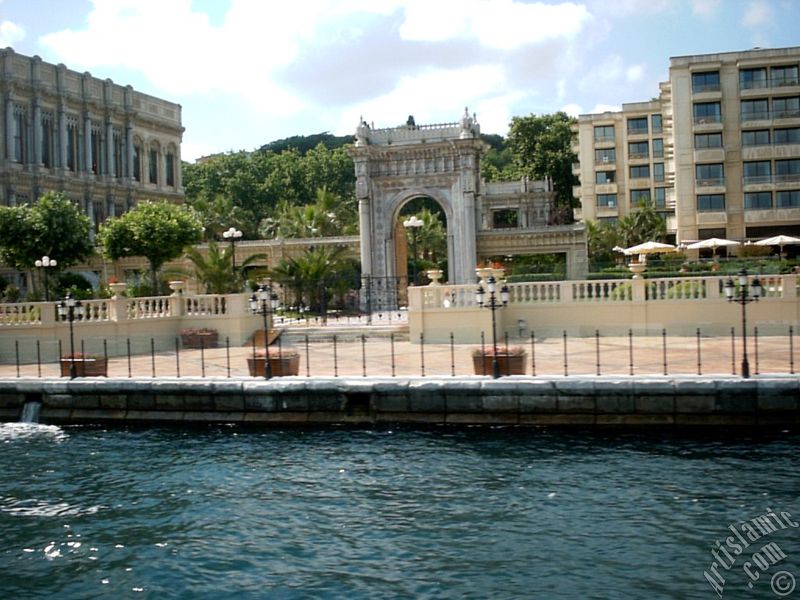 Denizden ��ra�an Saray�`na bak��.
