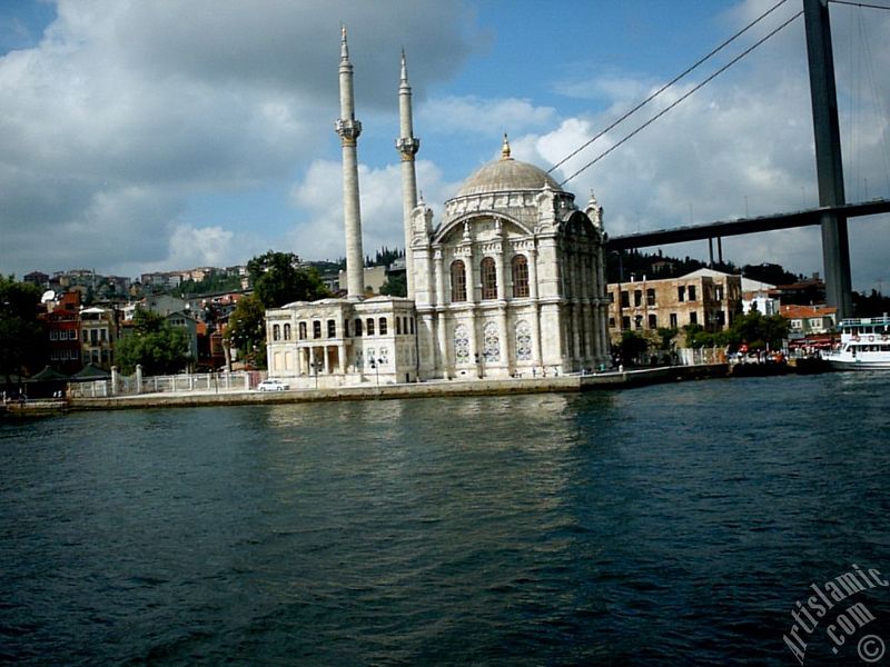 Denizden Ortak�y sahili, Ortak�y Camisi ve Bo�az K�pr�s�.
