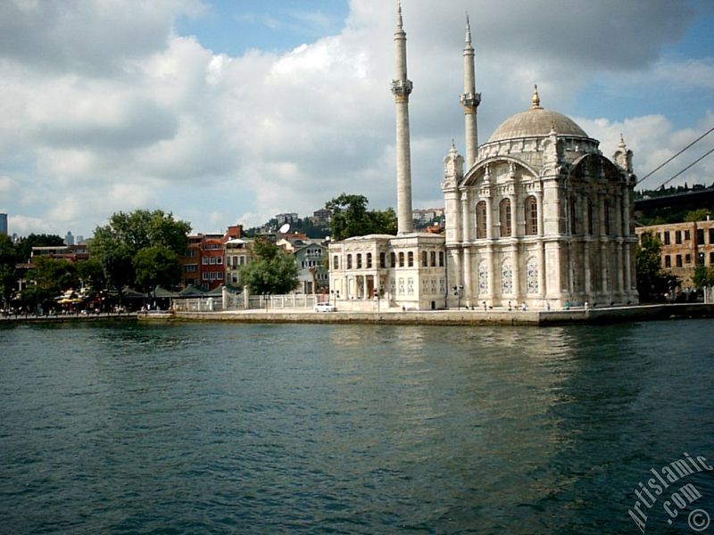 Denizden Ortak�y sahili ve Ortak�y Camisi.
