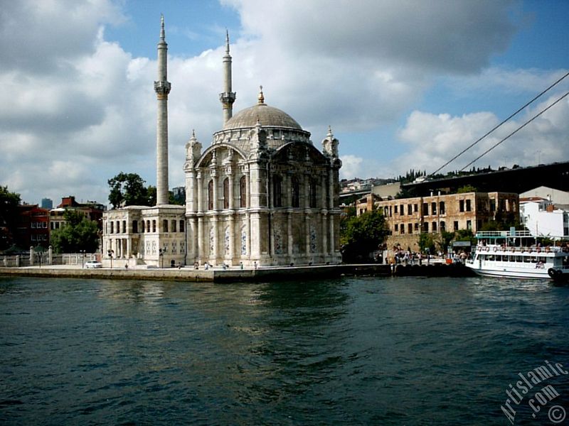 Denizden Ortak�y sahili ve Ortak�y Camisi.
