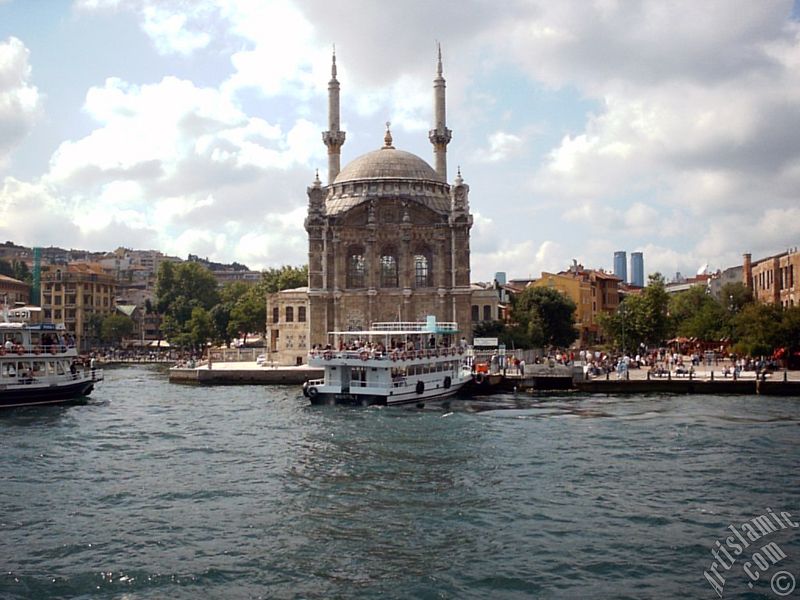 Denizden Ortak�y sahili ve Ortak�y Camisi.
