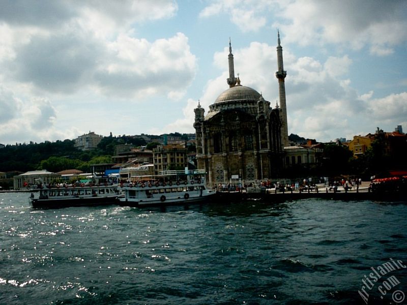 Denizden Ortak�y sahili ve Ortak�y Camisi.
