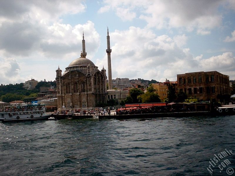 Denizden Ortak�y sahili ve Ortak�y Camisi.
