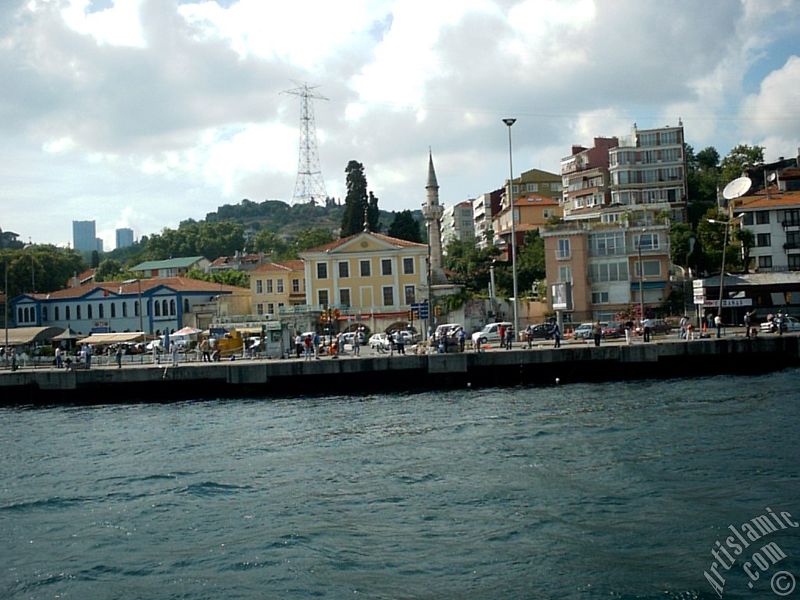Denizden Arnavutk�y sahili ve Tevfikiye Camisi.
