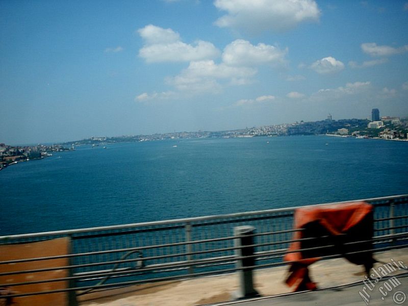 Bo�az K�pr�s�`nden �stanbul Bo�az�`na bak��.
