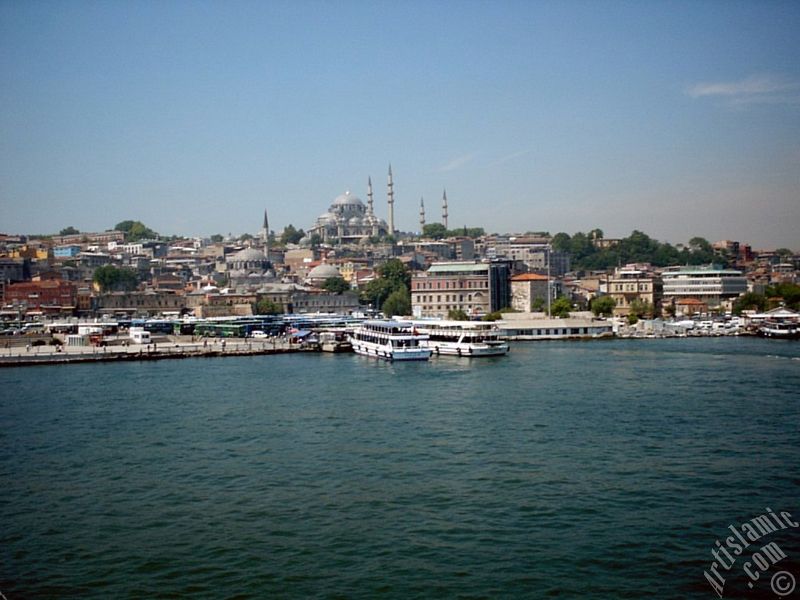 Yeni Galata K�pr�s�`nden Emin�n� Sahili, (soldan-sa�a) altta R�stem Pa�a ve �stte S�leymaniye Camisi`ne bak��.
