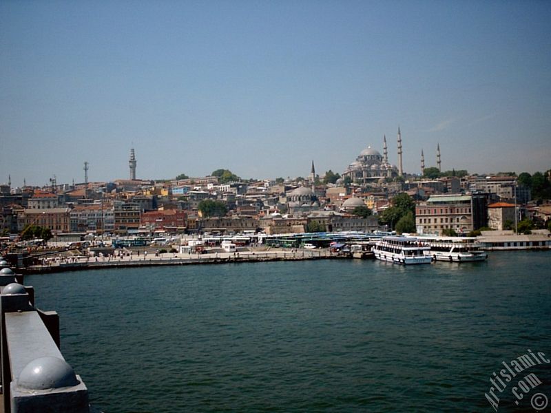 Yeni Galata K�pr�s�`nden Emin�n� Sahili, (soldan-sa�a) Beyaz�t Kulesi, altta R�stem Pa�a ve �stte S�leymaniye Camisi`ne bak��.
