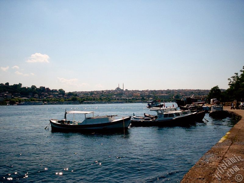 Karak�y-Per�embe Pazar� sahilinden Sara�hane sahili ve Fatih Camisi`ne do�ru bak��.

