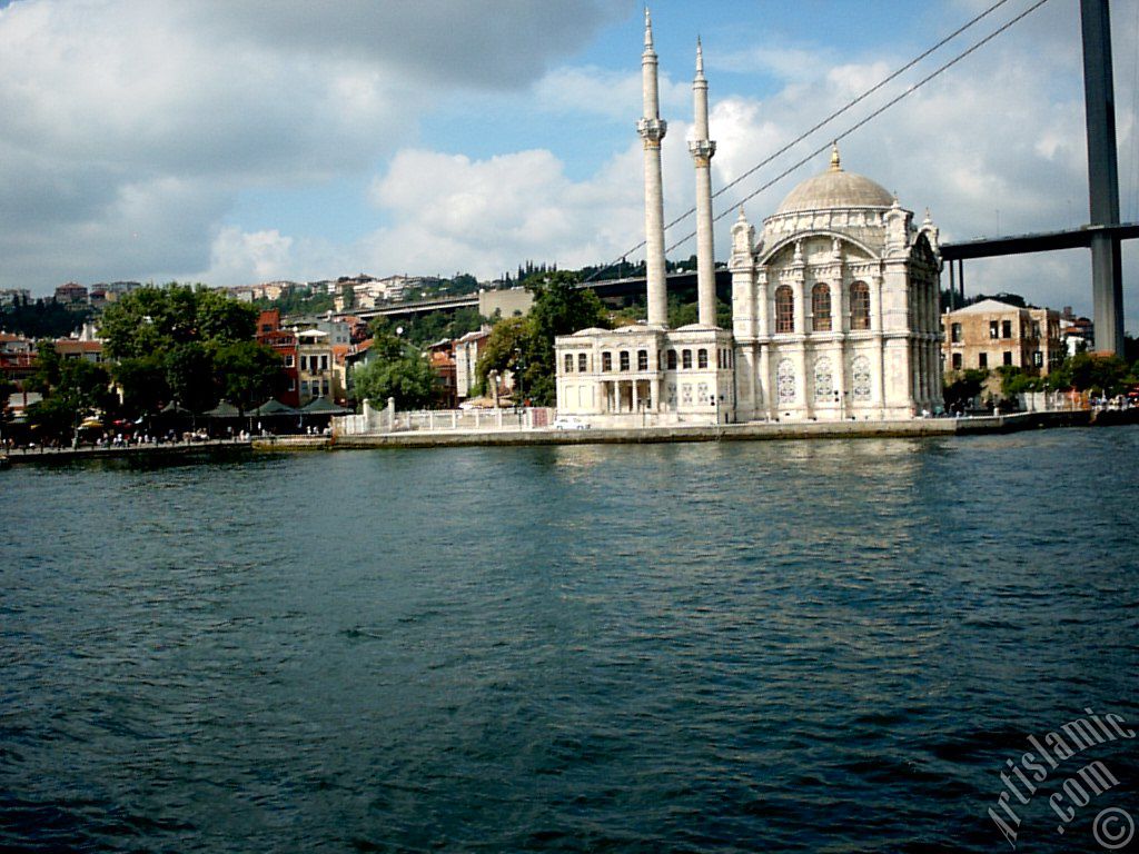 Denizden Ortak�y sahili, Ortak�y Camisi ve Bo�az K�pr�s�.
