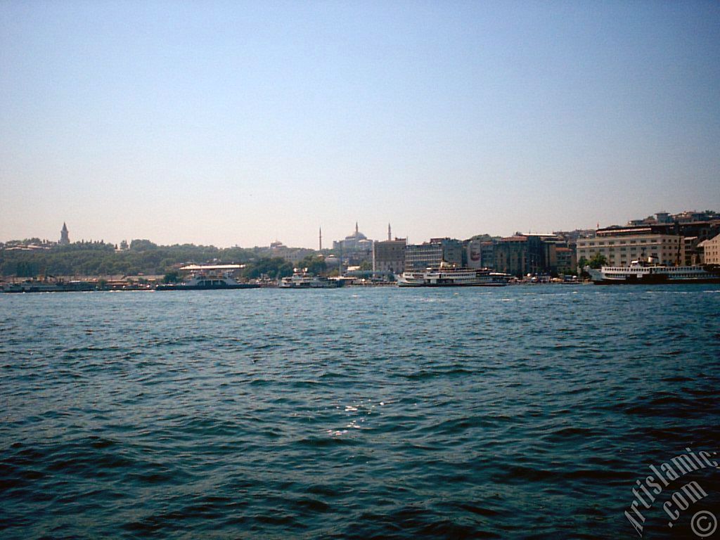 Karak�y sahilinden Emin�n� sahili, Ayasofya Camisi ve Topkap� Saray�na bak��.
