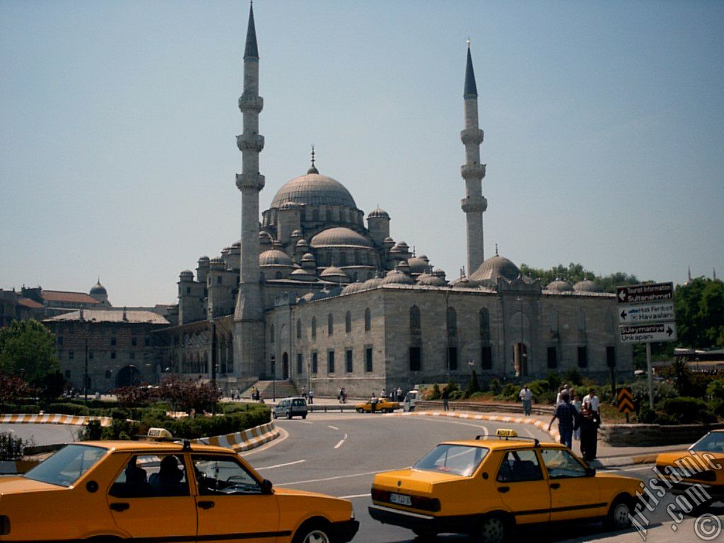 Yeni Galata K�pr�s�`nden Yeni Cami`ye bak��.
