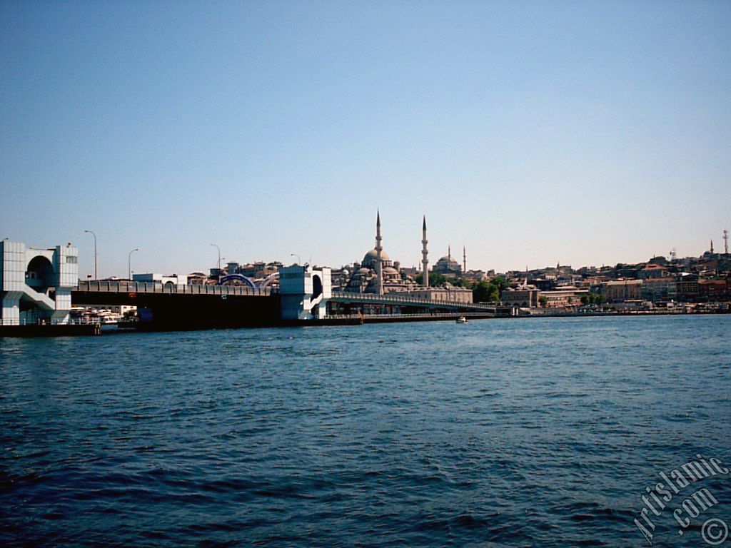 Karak�y-Per�embe Pazar� sahilinden Yeni Galata K�pr�s�, Yeni Cami, M�s�r �ar��s� ve Sultan Ahmet Camisine bak��.
