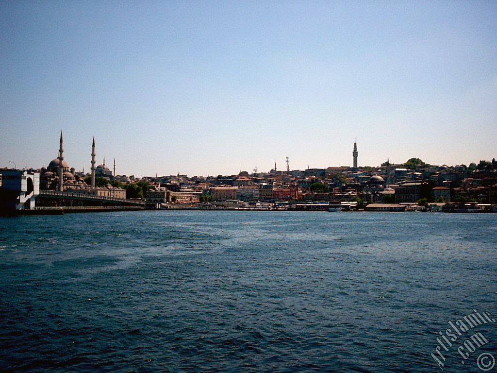 Karak�y-Per�embe Pazar� sahilinden Yeni Galata K�pr�s�, Yeni Cami, M�s�r �ar��s�, Sultan Ahmet Camisi ve Beyaz�t Kulesine bak��.
