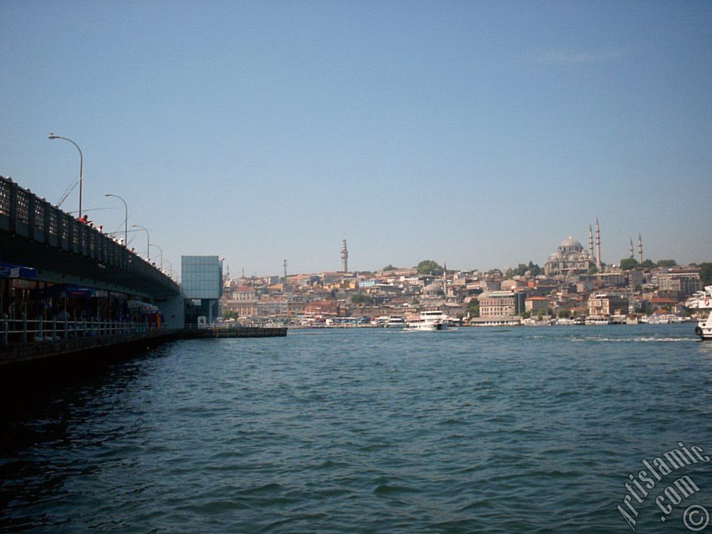 Karak�y-Per�embe Pazar� sahilinden Emin�n� Sahili, Yeni Galata K�pr�s�, (soldan-sa�a) Beyaz�t Kulesi, altta R�stem Pa�a ve �stte S�leymaniye Camisi`ne bak��.
