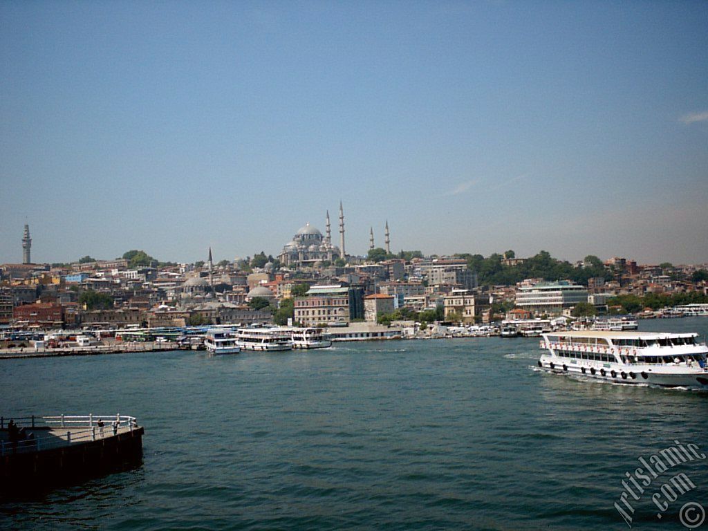 Yeni Galata K�pr�s�nden Emin�n� Sahili, (soldan-sa�a) Beyaz�t Kulesi, altta R�stem Pa�a ve �stte S�leymaniye Camisi`ne bak��.
