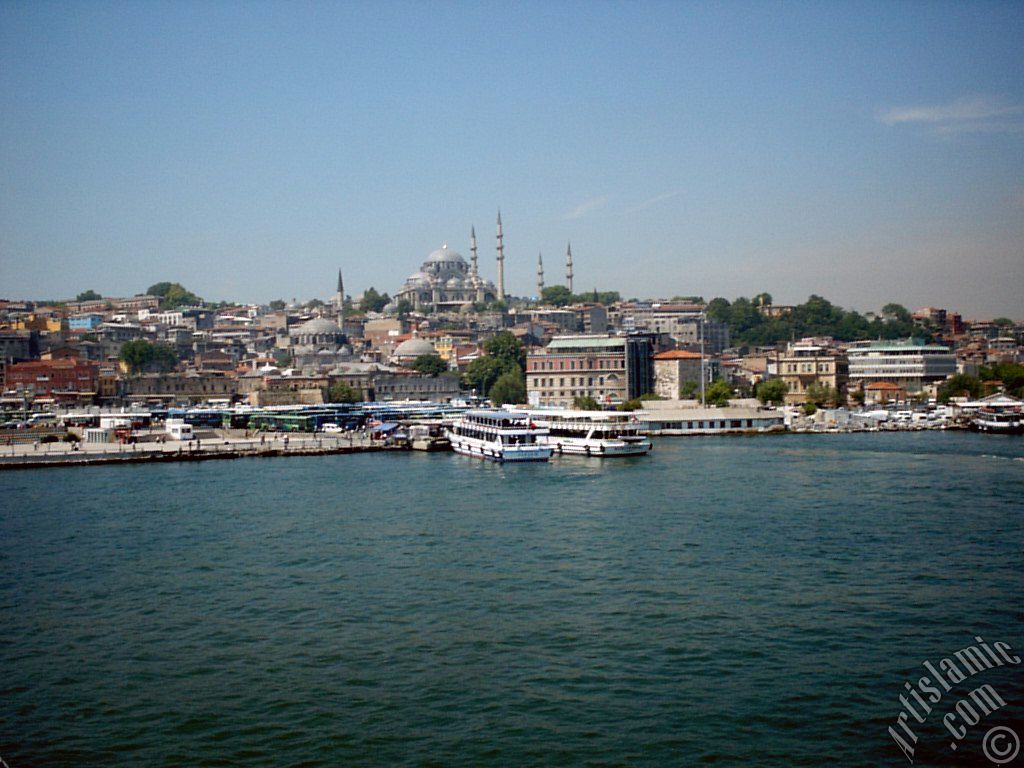 Yeni Galata K�pr�s�`nden Emin�n� Sahili, (soldan-sa�a) altta R�stem Pa�a ve �stte S�leymaniye Camisi`ne bak��.
