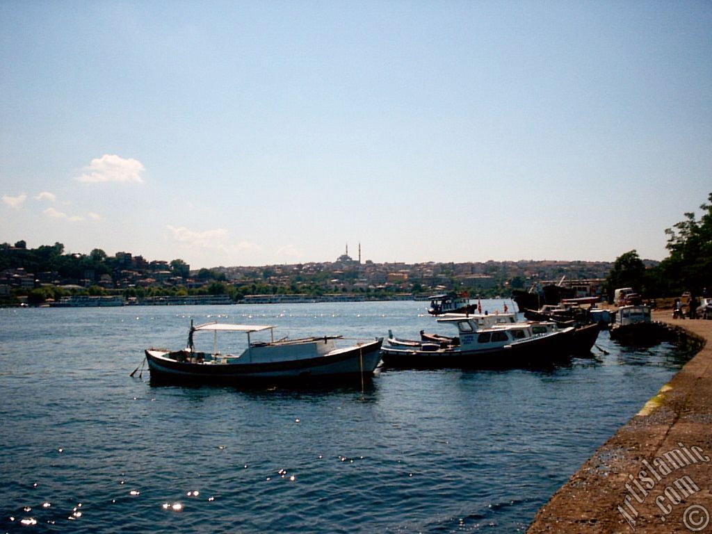 Karak�y-Per�embe Pazar� sahilinden Sara�hane sahili ve Fatih Camisi`ne do�ru bak��.
